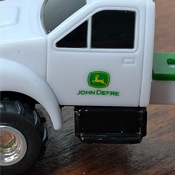 Tomy Ertl 1:64 Scale John Deere Toy Farm Dump Truck Diecast & Plastic Green - Picture 7 of 13